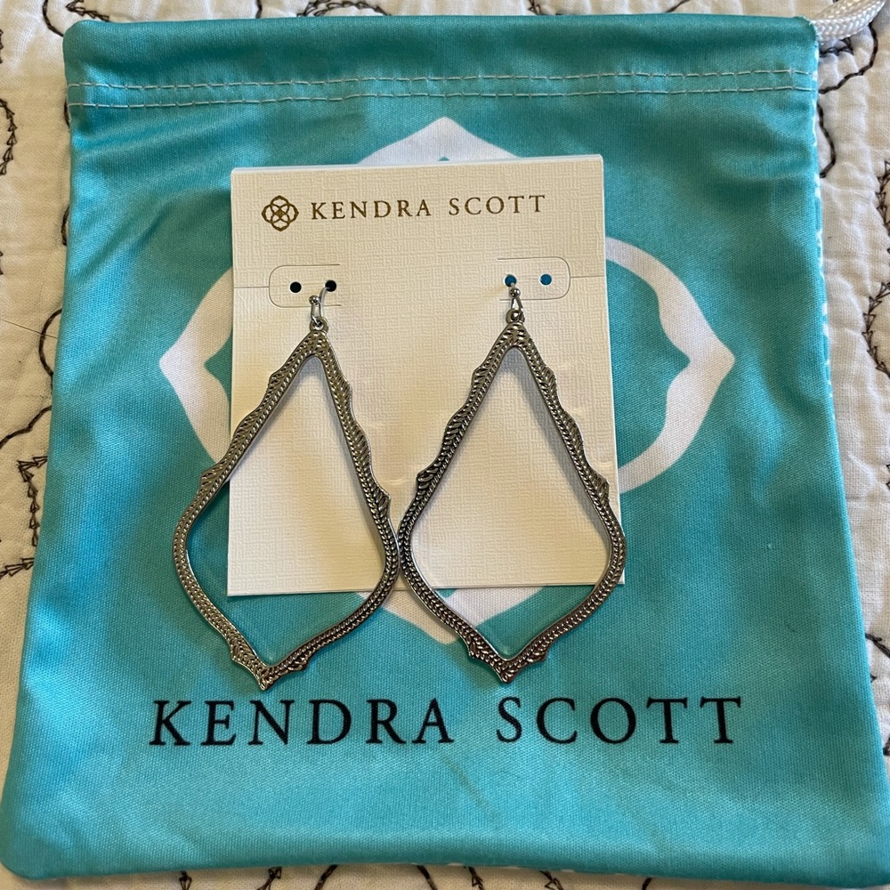 Kendra Scott Sophee Drop Earrings in Silver